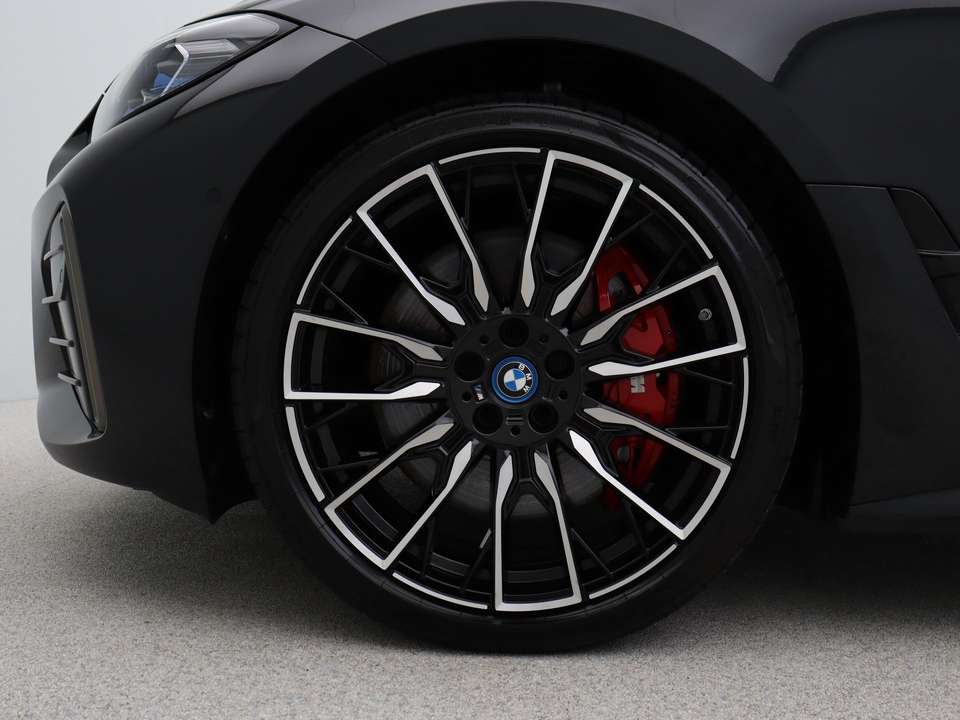 BMW i4 - Imagem 11