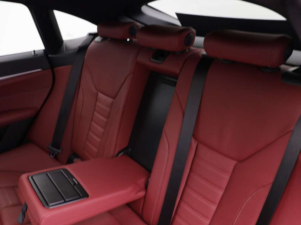 BMW i4 - Imagem 14