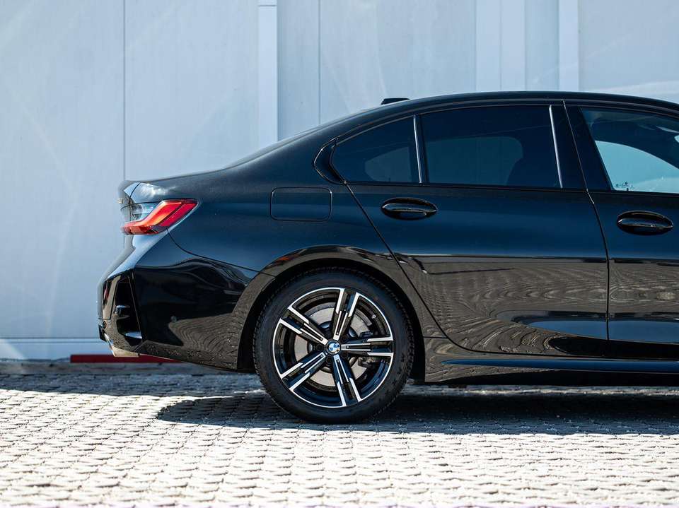 BMW 330 - Imagem 6