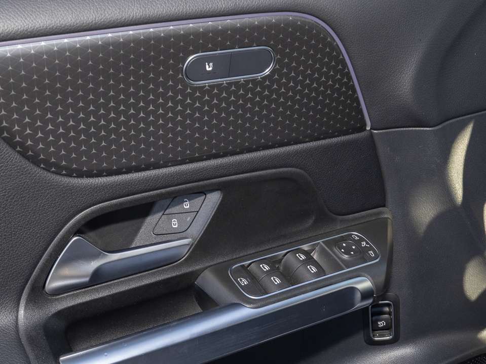 Mercedes-Benz GLB 180 - Imagem 5