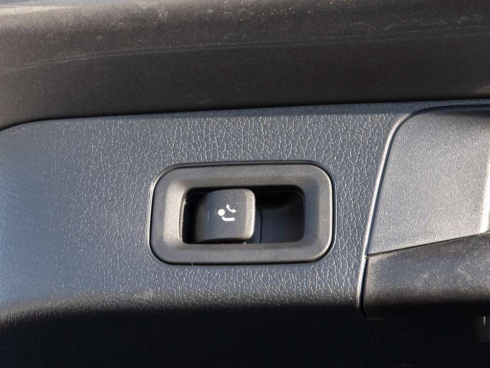Mercedes-Benz GLB 180 - Imagem 13