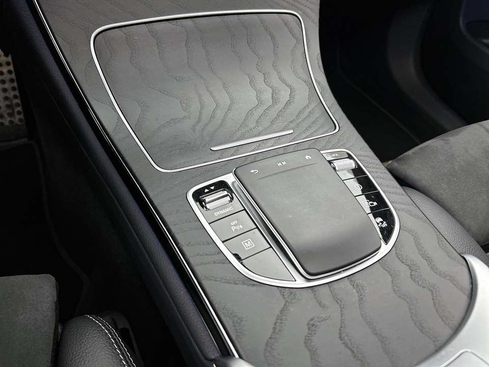 Mercedes-Benz GLC 300 - Imagem 11