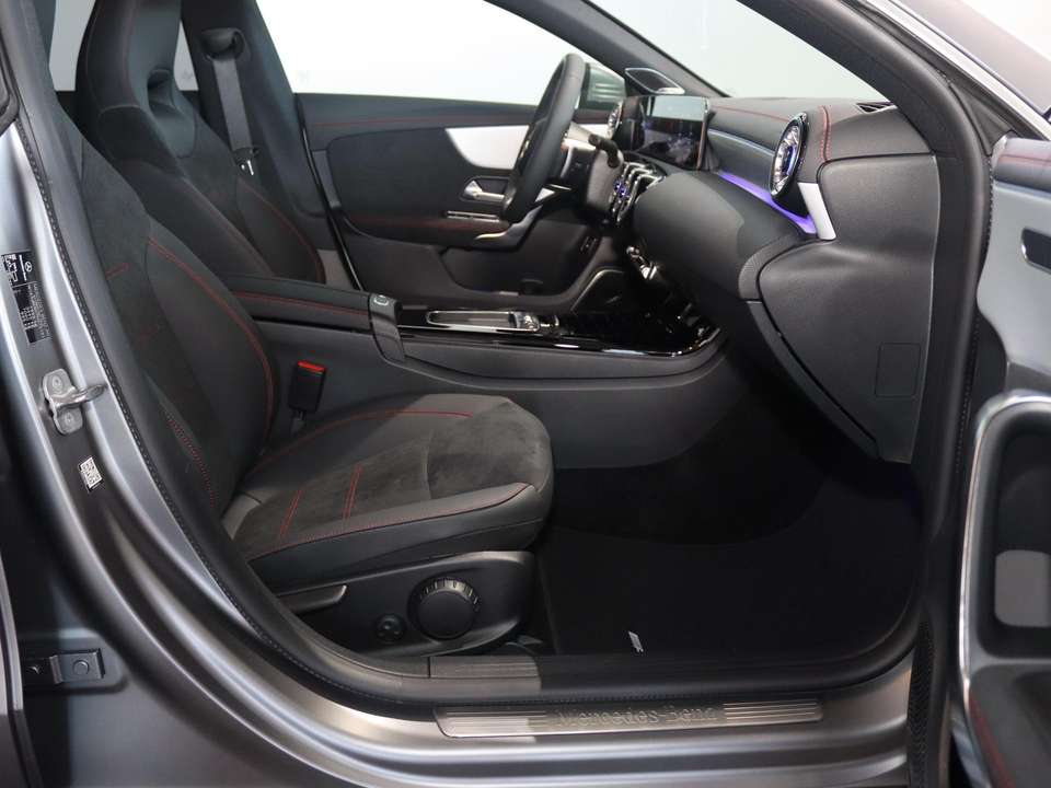 Mercedes-Benz CLA 180 - Imagem 8