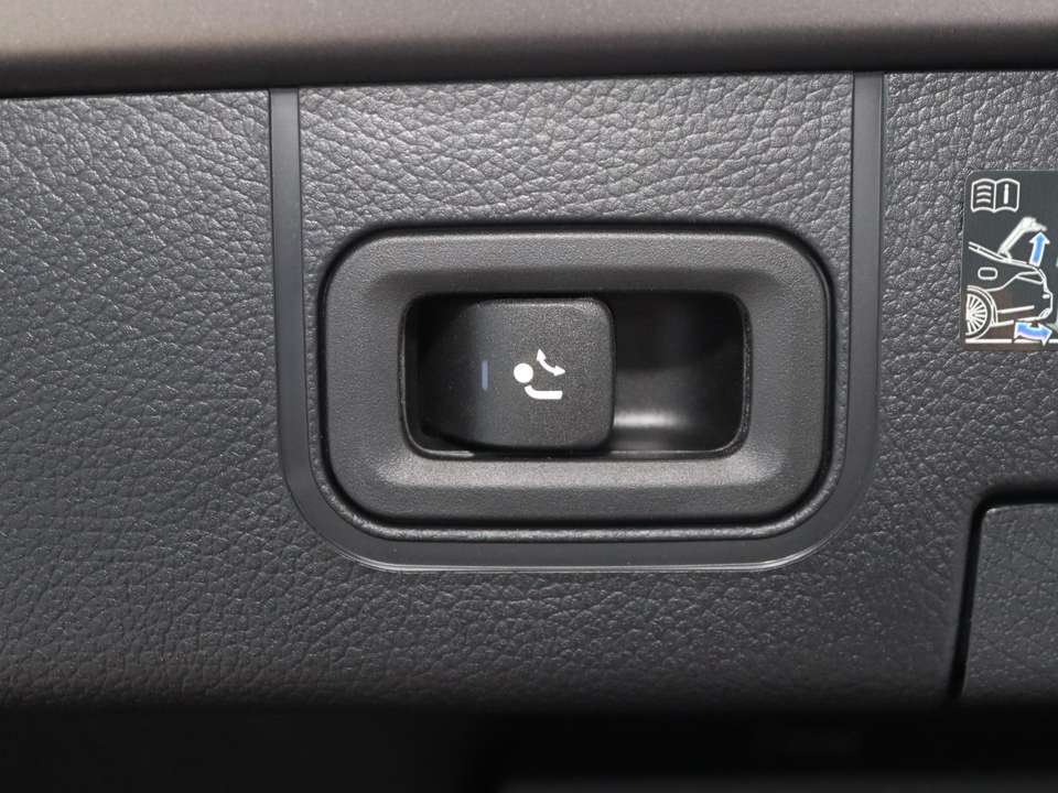 Mercedes-Benz CLA 180 - Imagem 12