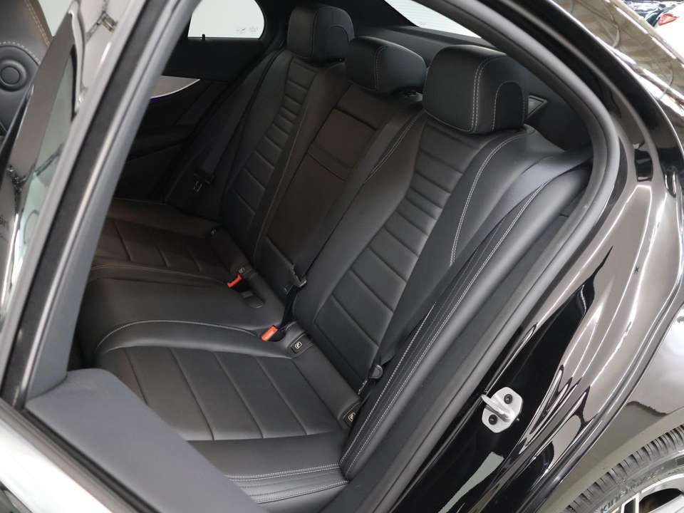 Mercedes-Benz E 300 - Imagem 11