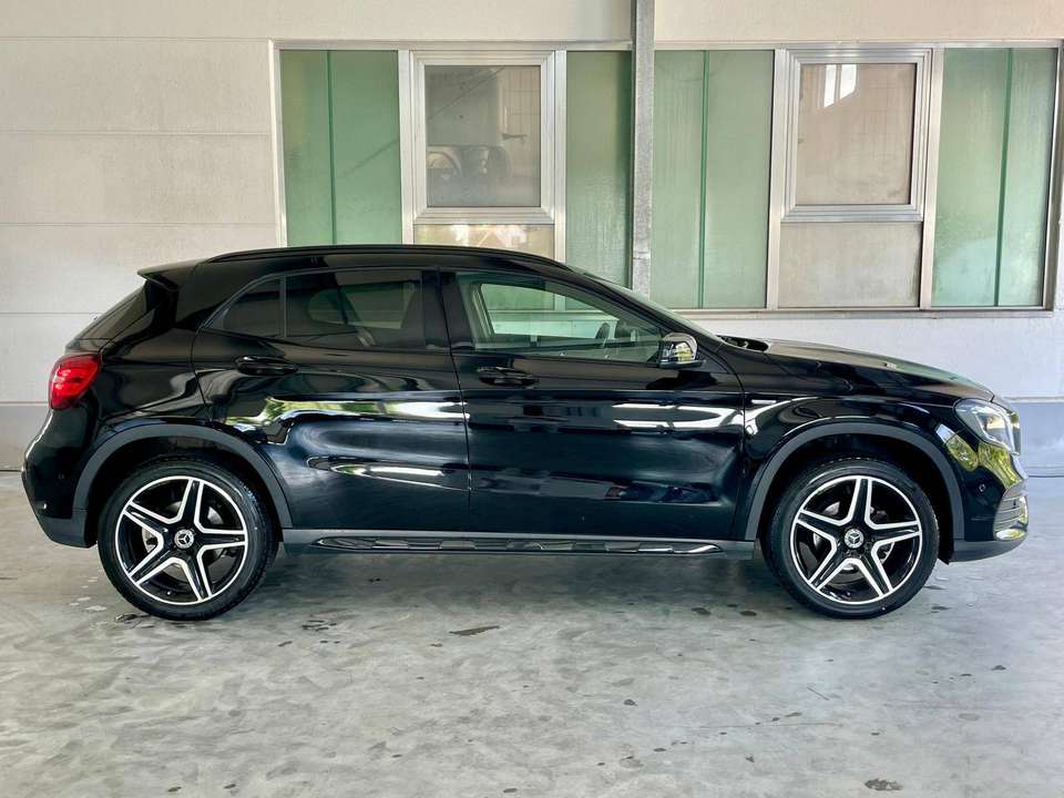 Mercedes-Benz GLA 180 - Imagem 8