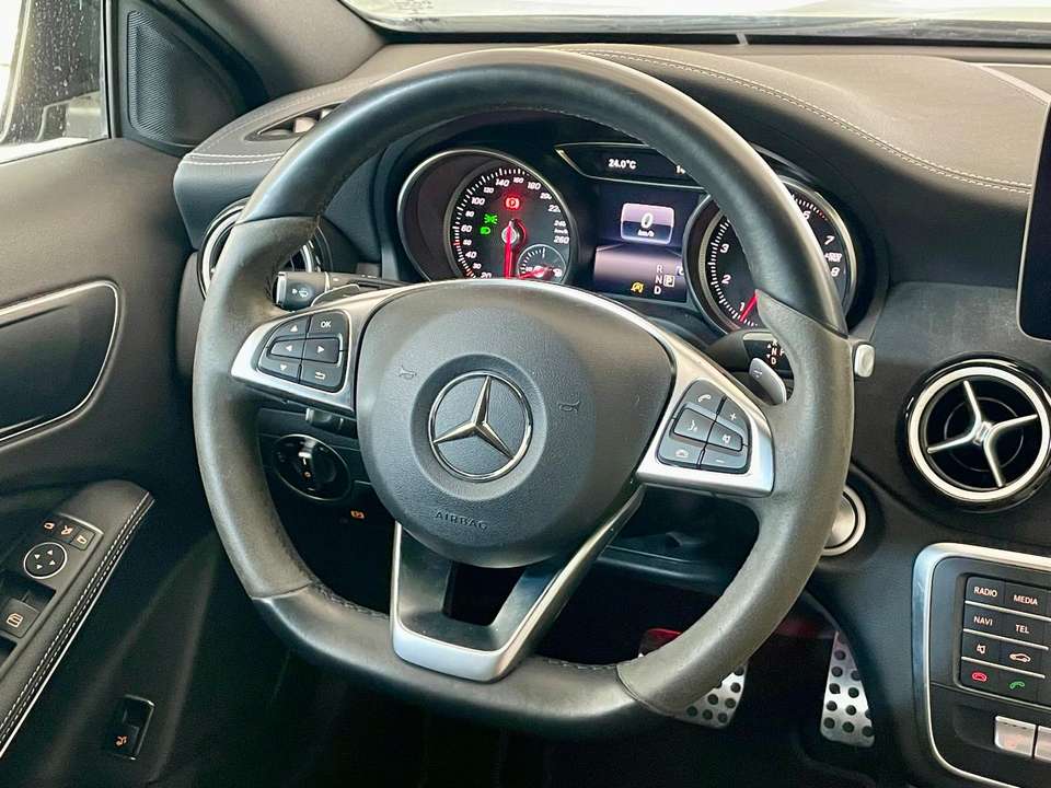 Mercedes-Benz GLA 180 - Imagem 12