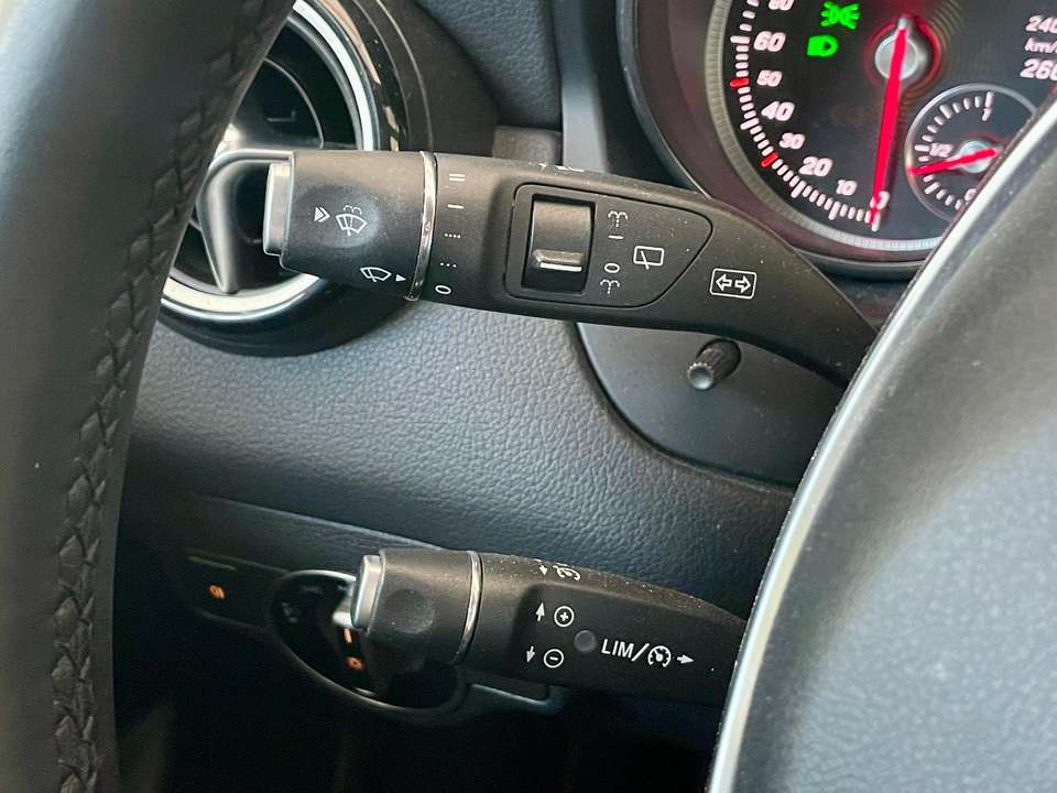 Mercedes-Benz GLA 180 - Imagem 13