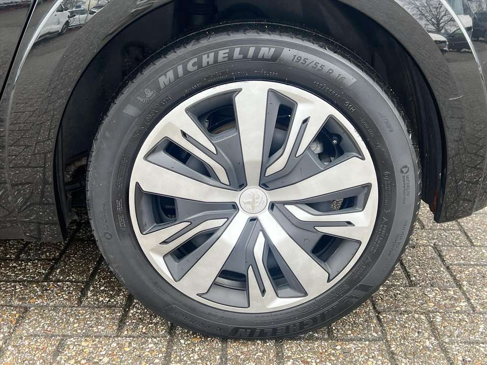 Peugeot e-208 - Imagem 11