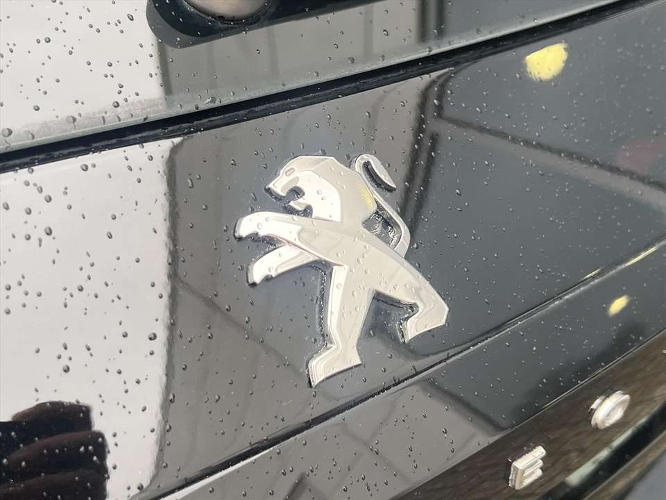 Peugeot e-208 - Imagem 12