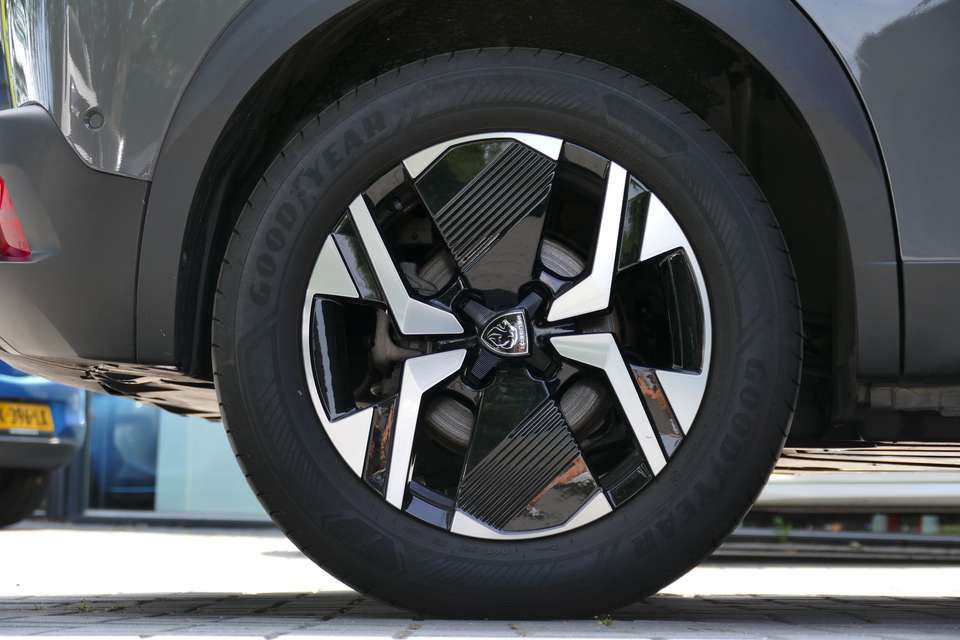 Peugeot e-2008 - Imagem 13