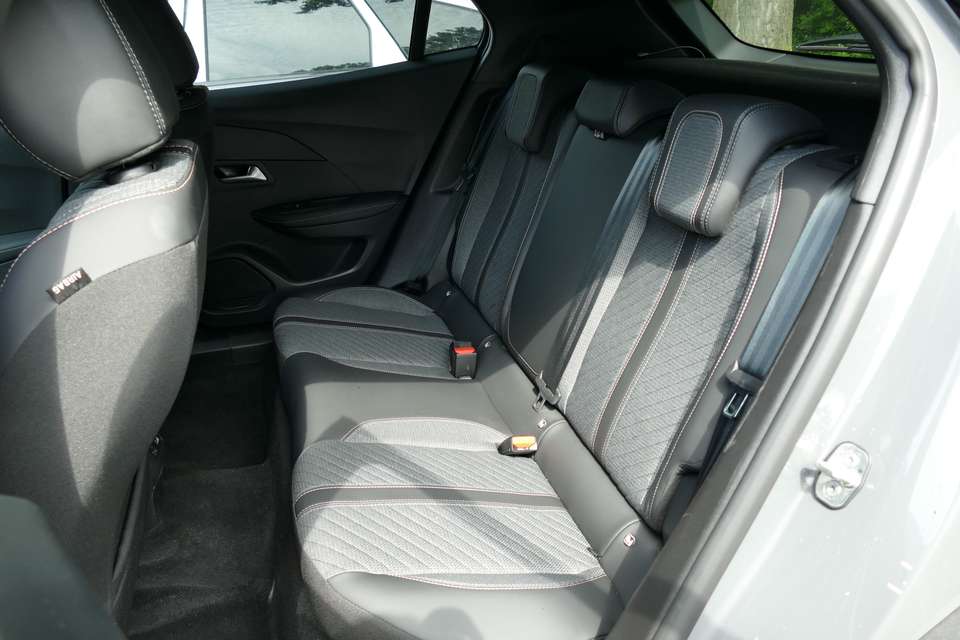 Peugeot e-2008 - Imagem 15