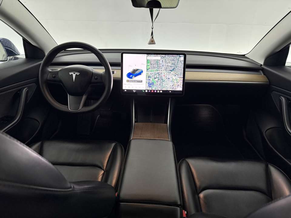 Tesla Model 3 - Imagem 2
