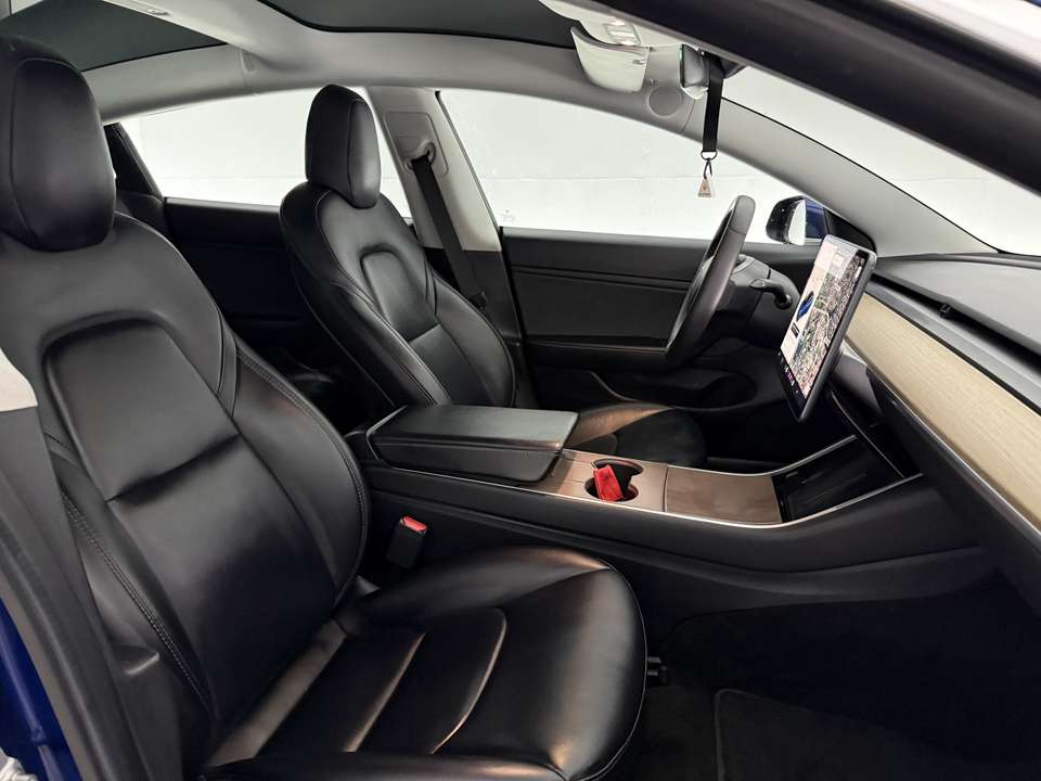 Tesla Model 3 - Imagem 17