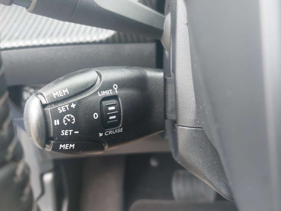 Peugeot e-208 - Imagem 13