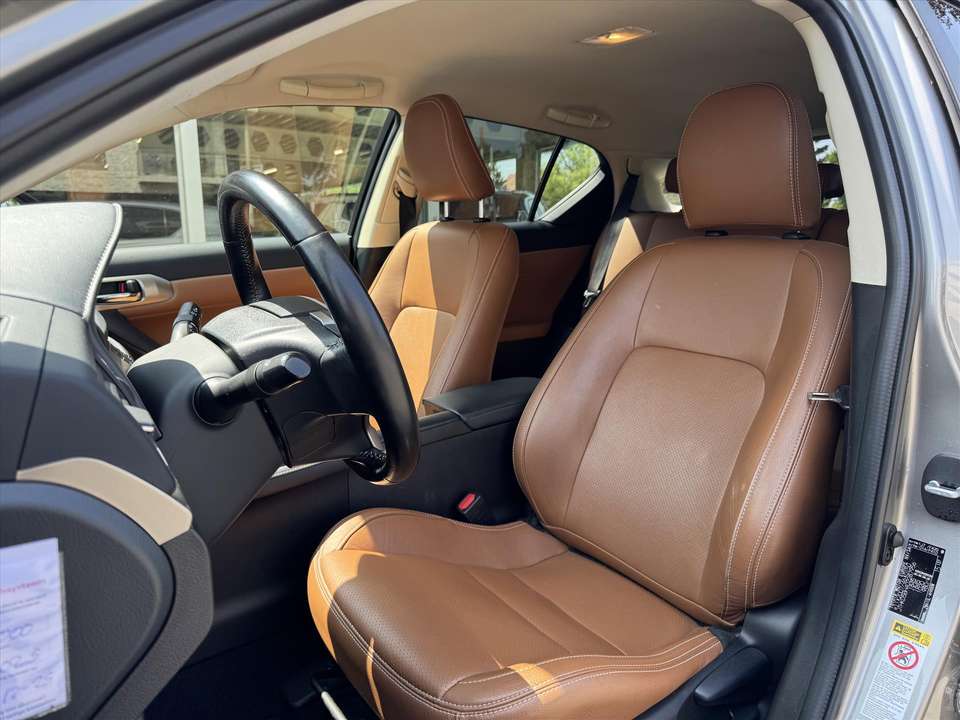 Lexus CT 200h - Imagem 16