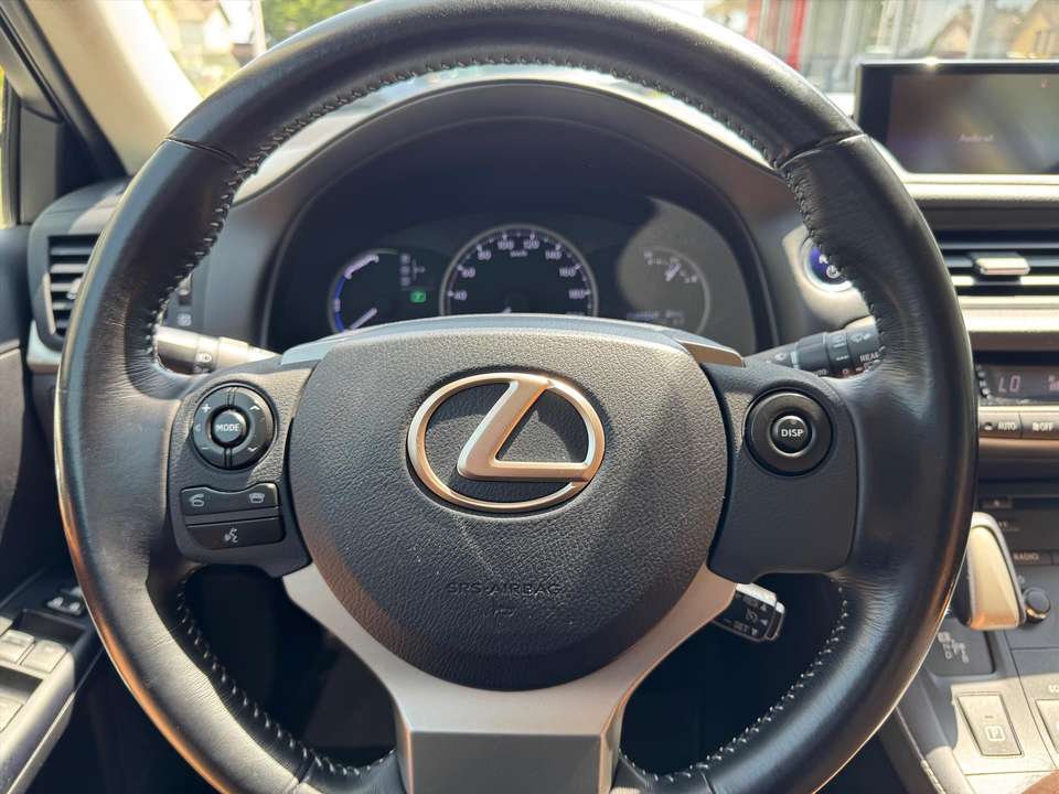 Lexus CT 200h - Imagem 17
