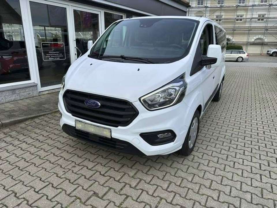 Ford Tourneo Custom - Imagem 1