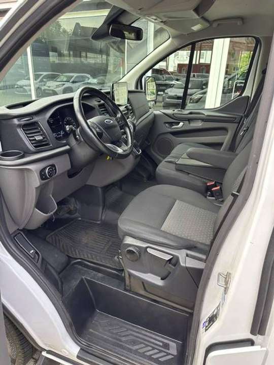 Ford Tourneo Custom - Imagem 8
