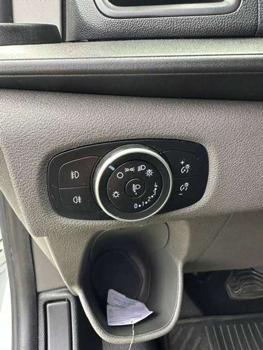 Ford Tourneo Custom - Imagem 14