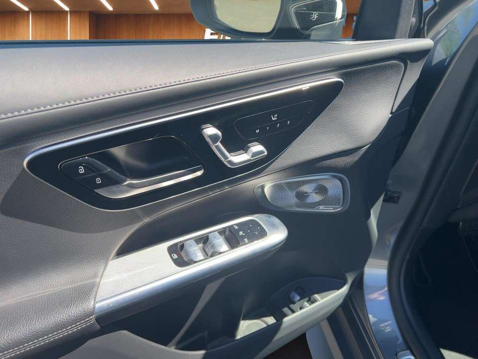 Mercedes-Benz GLC 300 - Imagem 12