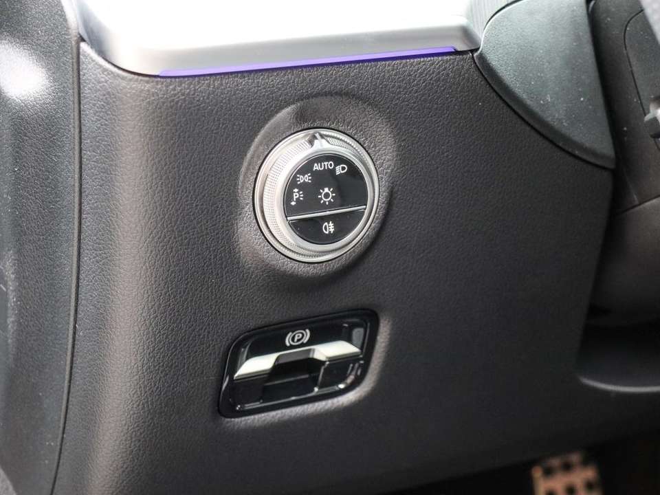 Mercedes-Benz C 180 - Imagem 13