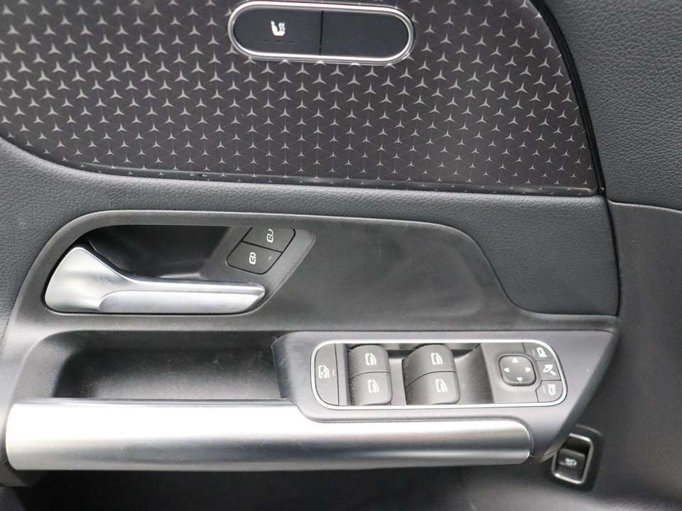 Mercedes-Benz B 180 - Imagem 8