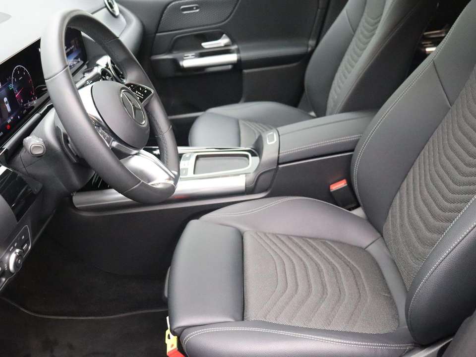 Mercedes-Benz B 180 - Imagem 14