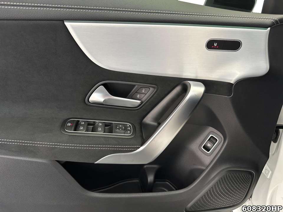 Mercedes-Benz CLA 200 - Imagem 9