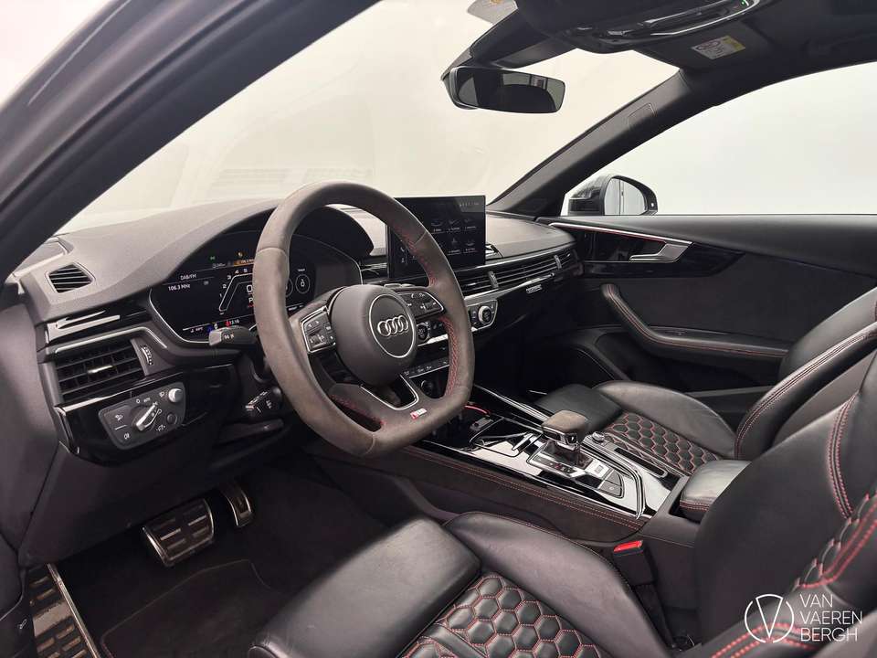 Audi RS4 - Imagem 11