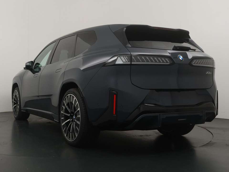 BMW iX3 - Imagem 11