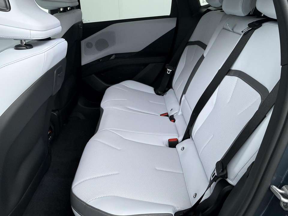 BMW iX3 - Imagem 14