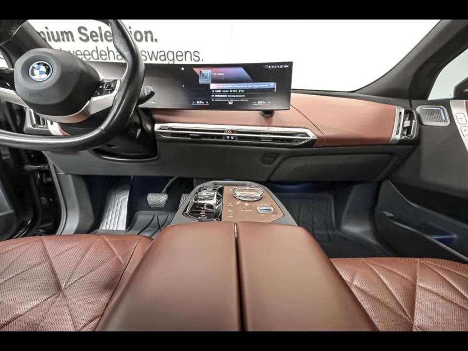 BMW iX - Imagem 8