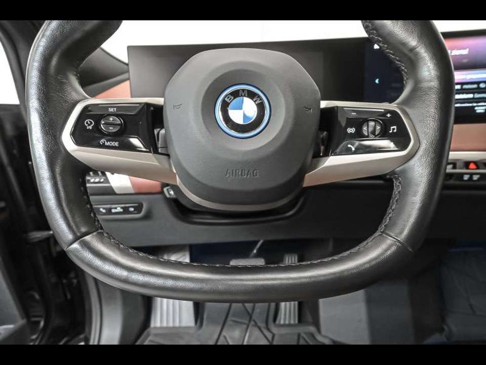 BMW iX - Imagem 9