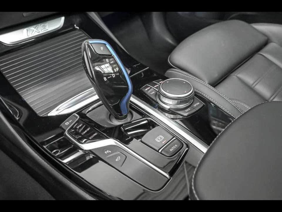 BMW iX3 - Imagem 11