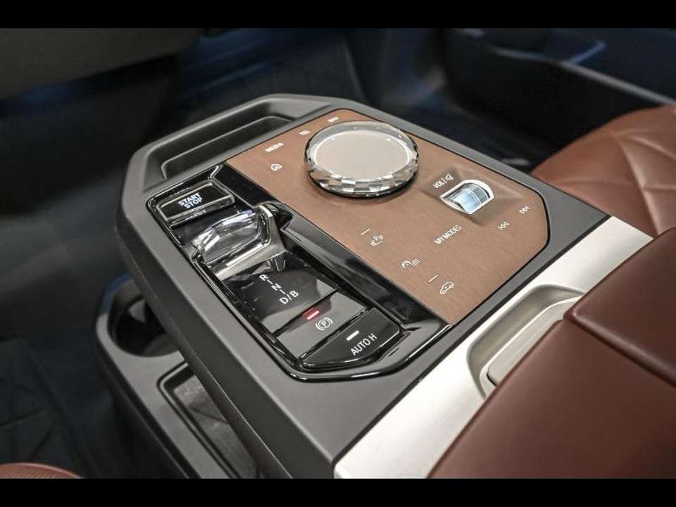 BMW iX - Imagem 11