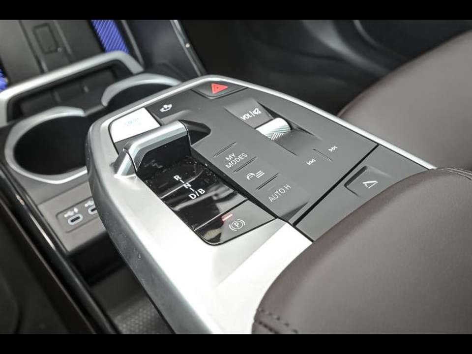 BMW iX1 - Imagem 11