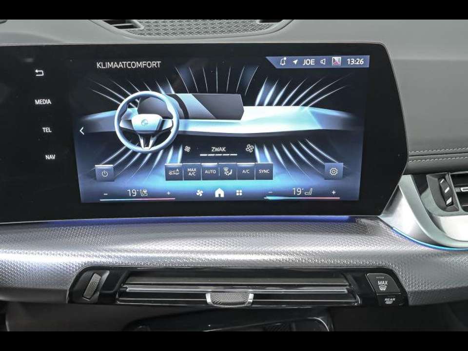 BMW iX1 - Imagem 12