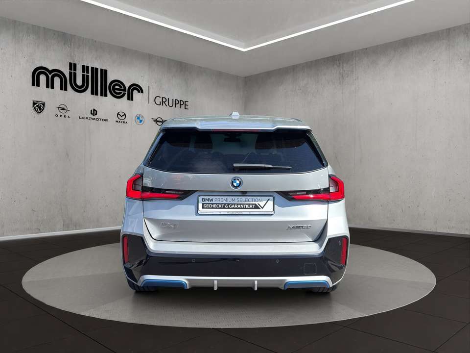 BMW iX1 - Imagem 6