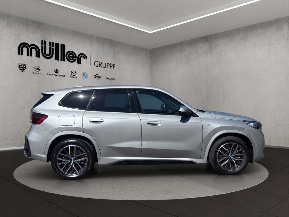 BMW iX1 - Imagem 8