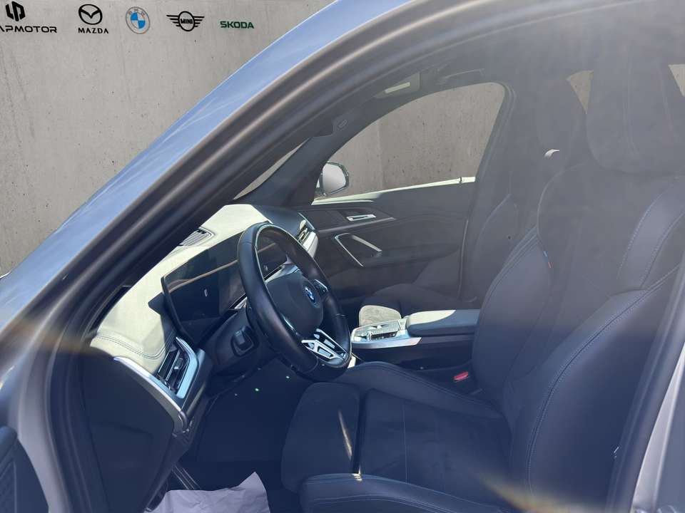 BMW iX1 - Imagem 10