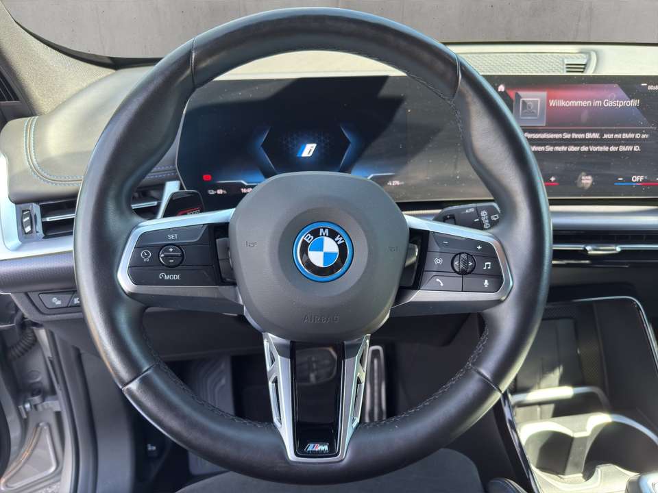 BMW iX1 - Imagem 11