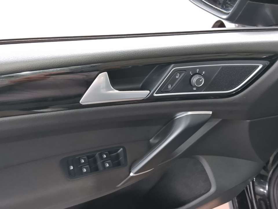 Volkswagen Golf Sportsvan - Imagem 11