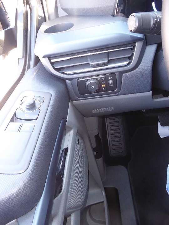 Ford Tourneo Custom - Imagem 13