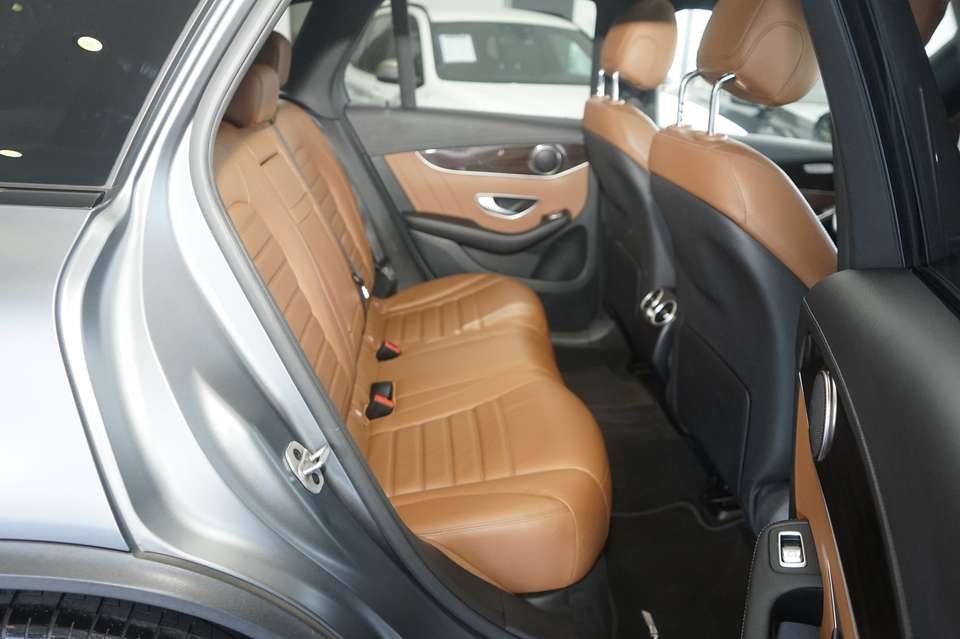 Mercedes-Benz GLC 43 AMG - Imagem 11