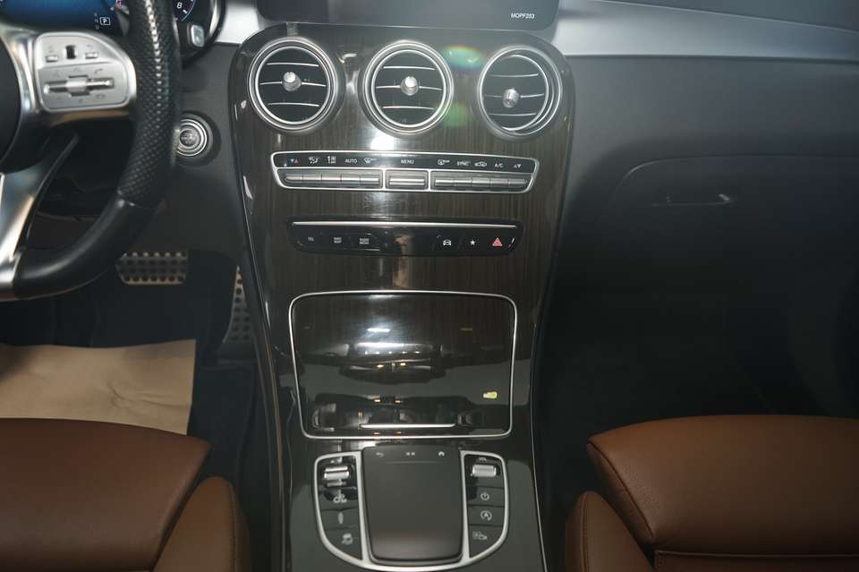 Mercedes-Benz GLC 43 AMG - Imagem 14