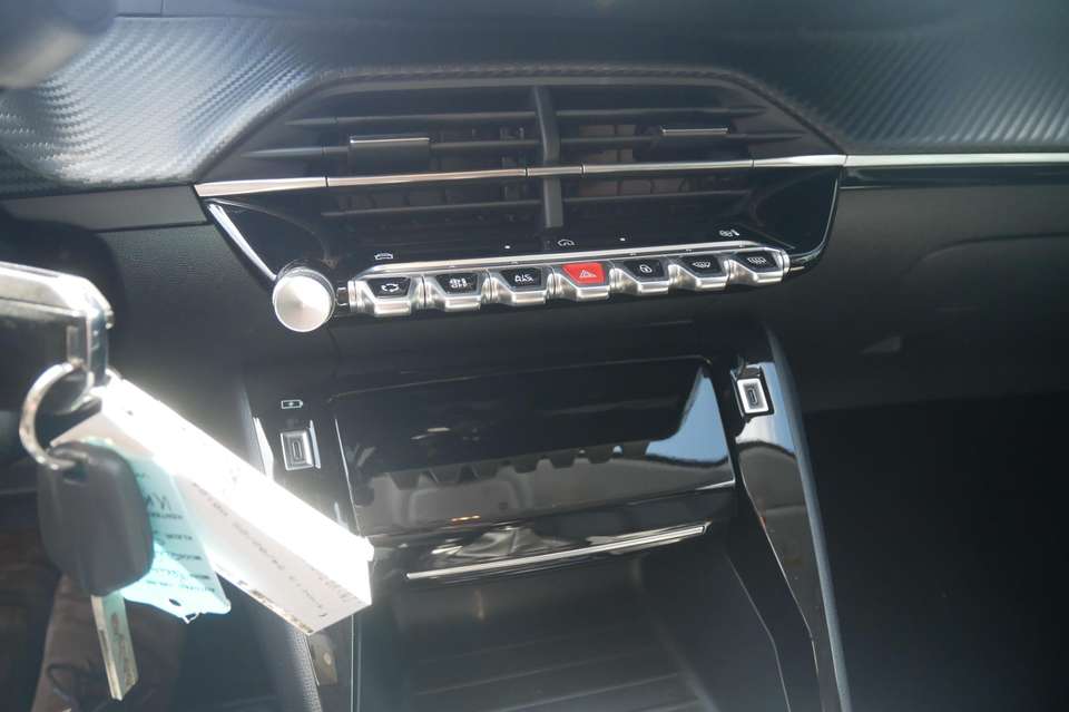Peugeot 208 - Imagem 12