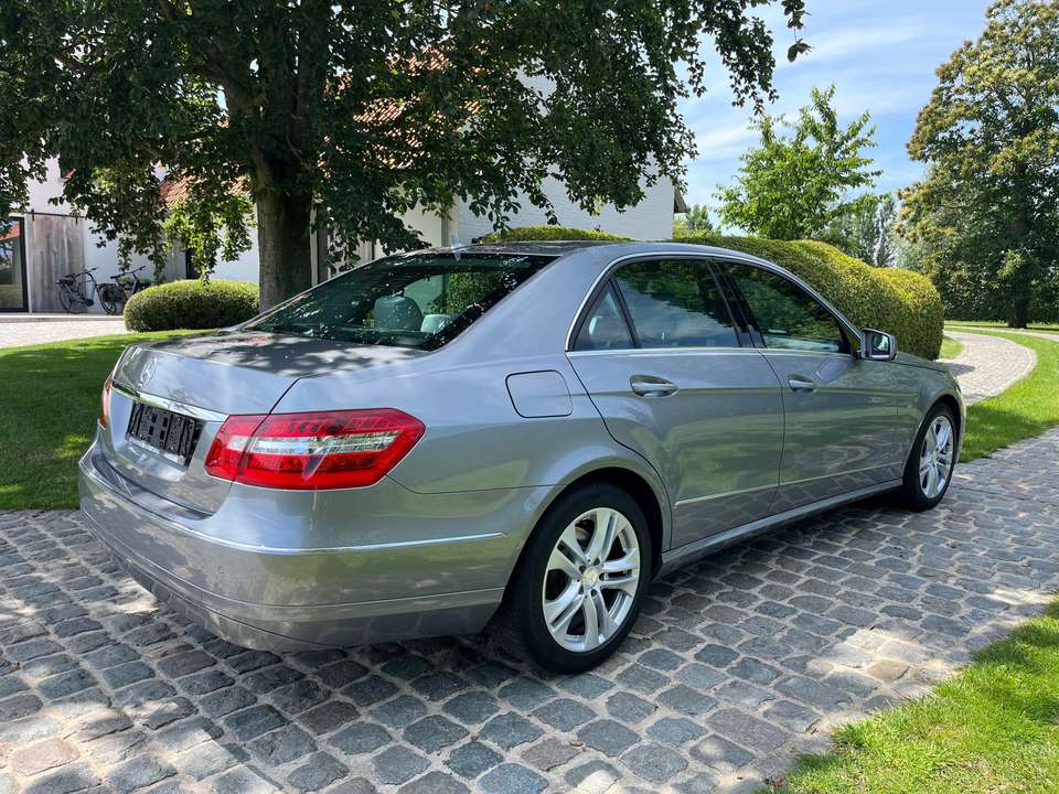 Mercedes-Benz E 200 - Imagem 5