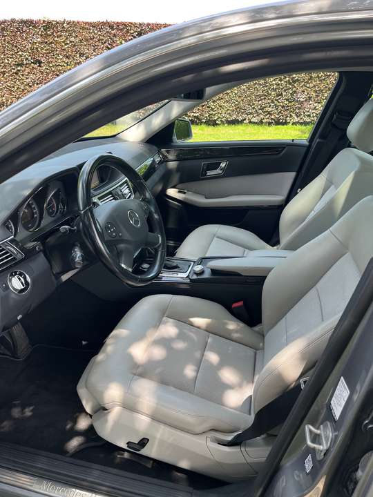 Mercedes-Benz E 200 - Imagem 16