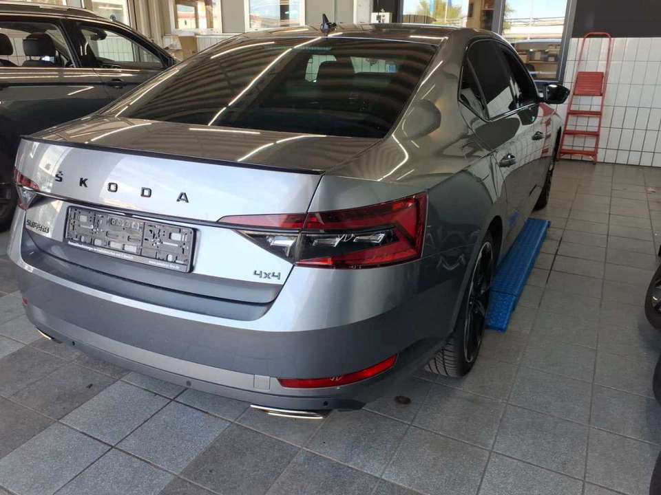 Skoda Superb - Imagem 4